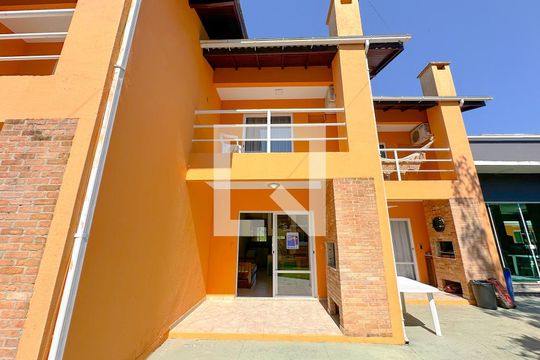 Fachada de apartamento para alugar com 2 quartos, 100m² em Ingleses do Rio Vermelho, Florianópolis