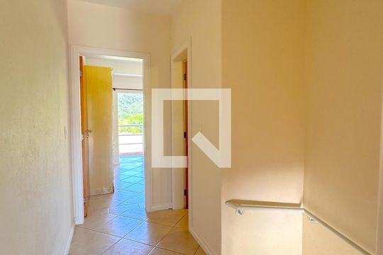 Corredor de apartamento para alugar com 2 quartos, 100m² em Ingleses do Rio Vermelho, Florianópolis