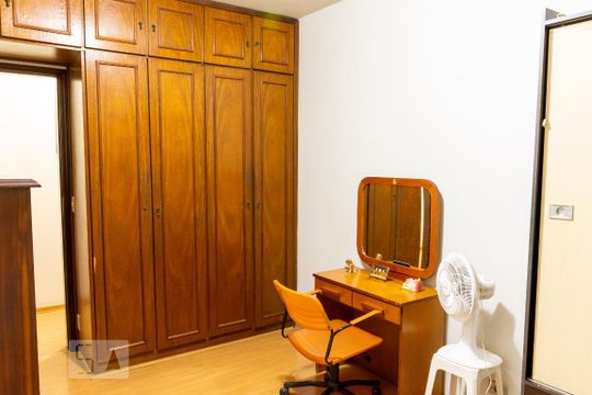 Quarto 1 de casa para alugar com 3 quartos, 200m² em Vila Guaca, São Paulo