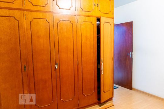 Quarto 2 de casa para alugar com 3 quartos, 200m² em Vila Guaca, São Paulo