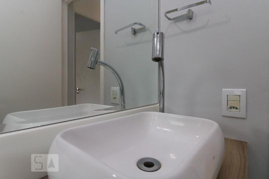 Banheiro de apartamento à venda com 2 quartos, 55m² em Jardim Cirino, Osasco