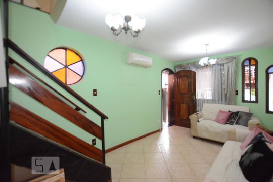 Sala de casa à venda com 3 quartos, 136m² em Irajá, Rio de Janeiro