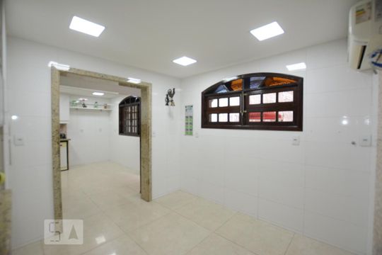 Casa à venda com 3 quartos, 136m² em Irajá, Rio de Janeiro