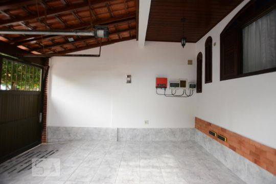 Garagem de casa à venda com 3 quartos, 136m² em Irajá, Rio de Janeiro