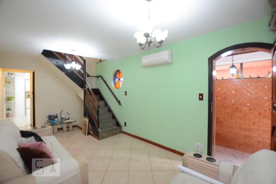 Sala de casa à venda com 3 quartos, 136m² em Irajá, Rio de Janeiro