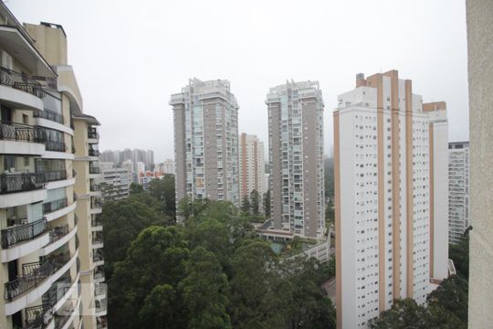 Vista da suíte 2 de apartamento à venda com 3 quartos, 130m² em Vila Andrade, São Paulo