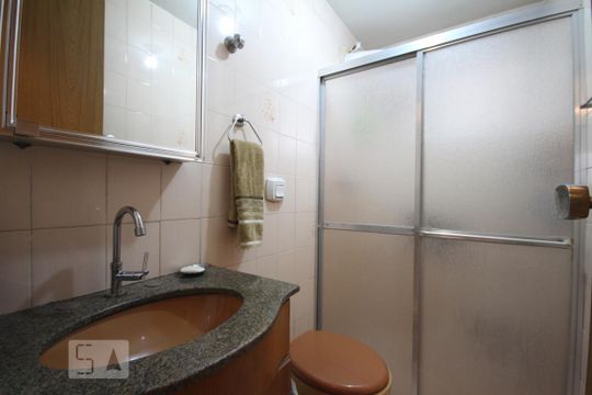 Banheiro de apartamento à venda com 3 quartos, 84m² em Vila Santo Estéfano, São Paulo