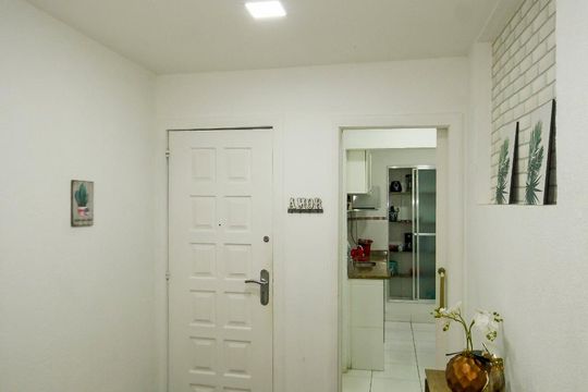 Hall de apartamento para alugar com 2 quartos, 79m² em Copacabana, Rio de Janeiro