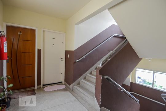 Entrada Apartamento - Escadas de apartamento à venda com 2 quartos, 60m² em Jardim Paraventi, Guarulhos