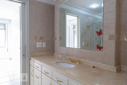 Banheiro da Suíte de apartamento para alugar com 3 quartos, 200m² em Bela Vista, São Paulo