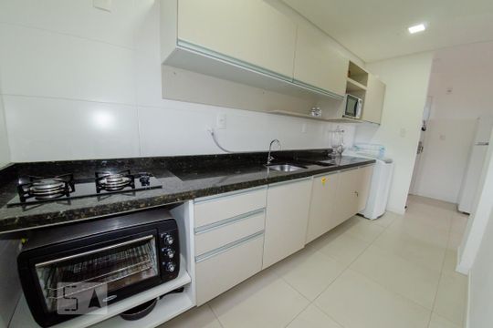 Cozinha de apartamento para alugar com 1 quarto, 55m² em Ingleses Sul, Florianópolis