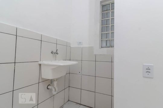 Érea de Serviço de casa à venda com 3 quartos, 100m² em Vila Taquari, São Paulo