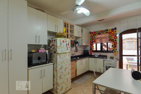 Cozinha de casa de condomínio à venda com 3 quartos, 180m² em Jardim Cocaia, Guarulhos