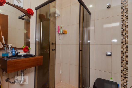 Banheiro de casa de condomínio à venda com 3 quartos, 180m² em Jardim Cocaia, Guarulhos