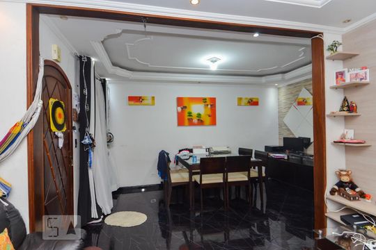 Sala de Estar de casa de condomínio à venda com 3 quartos, 180m² em Jardim Cocaia, Guarulhos