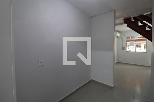 Sala de casa de condomínio para alugar com 2 quartos, 70m² em Rio Branco, Canoas