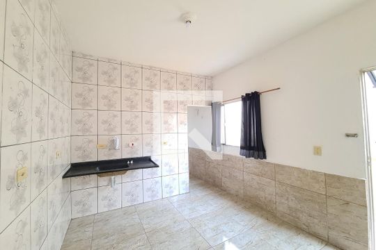 Cozinha de casa de condomínio para alugar com 1 quarto, 30m² em Vila Tolstoi, São Paulo