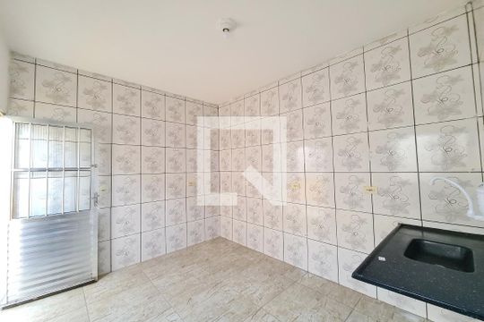 Cozinha de casa de condomínio para alugar com 1 quarto, 30m² em Vila Tolstoi, São Paulo