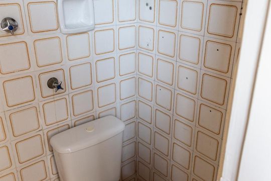 Banheiro de Serviço de apartamento para alugar com 2 quartos, 62m² em Butantã, São Paulo