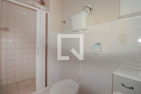 Banheiro de apartamento à venda com 1 quarto, 44m² em Jardim Floresta, Porto Alegre