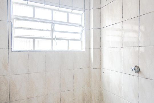 Banheiro de casa à venda com 3 quartos, 147m² em Vila Nova Galvão, São Paulo