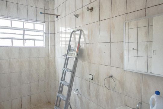Banheiro de casa à venda com 3 quartos, 147m² em Vila Nova Galvão, São Paulo