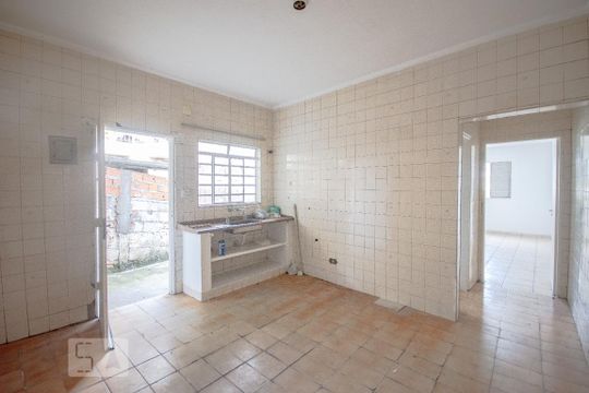 Casa à venda com 3 quartos, 147m² em Vila Nova Galvão, São Paulo