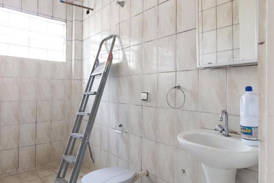 Banheiro de casa à venda com 1 quarto, 40m² em Vila Nova Galvão, São Paulo