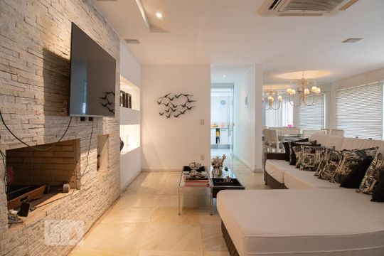 Sala de casa à venda com 4 quartos, 500m² em Vargem Grande, Rio de Janeiro