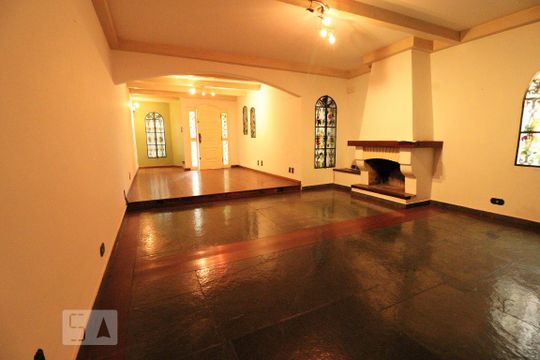 Casa para alugar com 4 quartos, 300m² em Jardim da Gloria, São Paulo