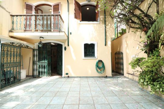 Área comum de casa para alugar com 4 quartos, 300m² em Jardim da Gloria, São Paulo
