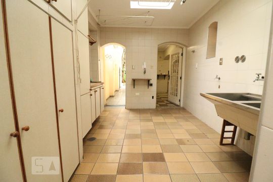 Área de Serviço de casa para alugar com 4 quartos, 300m² em Jardim da Gloria, São Paulo
