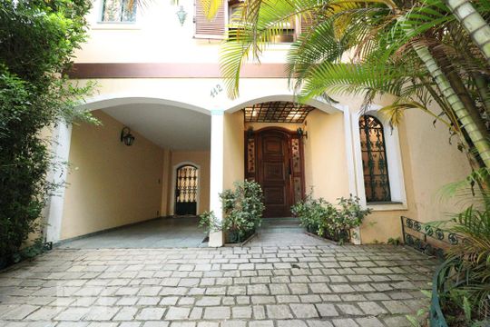 Fachada de casa para alugar com 4 quartos, 300m² em Jardim da Gloria, São Paulo