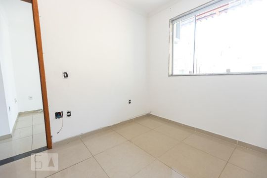Quarto 1 de apartamento para alugar com 2 quartos, 47m² em Jardim Sulacap, Rio de Janeiro