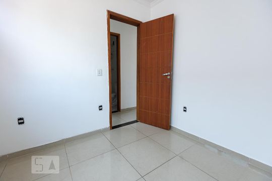 Quarto 2 de apartamento para alugar com 2 quartos, 47m² em Jardim Sulacap, Rio de Janeiro