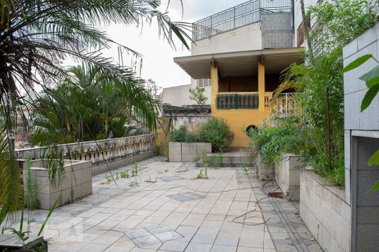 QUINTAL de casa à venda com 5 quartos, 550m² em Vila Basileia, São Paulo