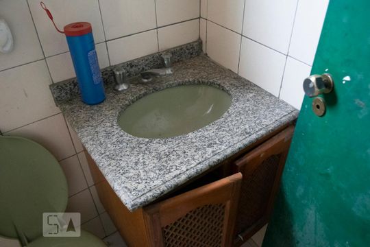 BANHEIRO QUARTO 2 de casa à venda com 5 quartos, 550m² em Vila Basileia, São Paulo