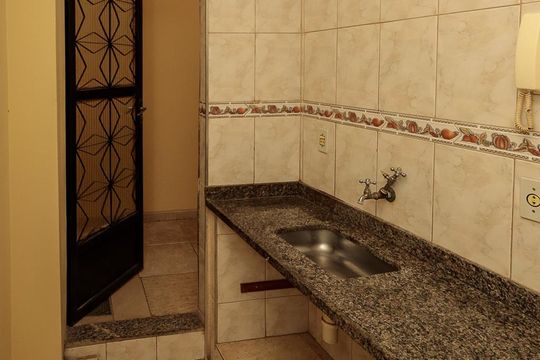 Cozinha de kitnet/studio para alugar com 1 quarto, 35m² em Sampaio, Rio de Janeiro