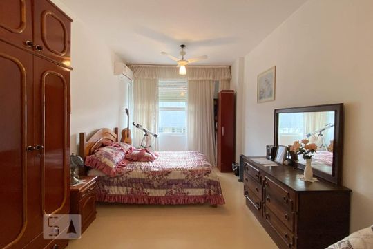 Suíte de apartamento para alugar com 3 quartos, 163m² em Centro Histórico, Porto Alegre