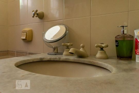 Banheiro de apartamento à venda com 3 quartos, 112m² em Cristo Redentor, Porto Alegre