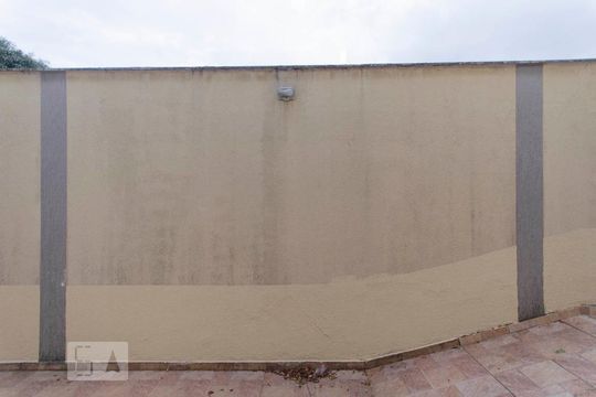 Vista Sala de casa de condomínio para alugar com 2 quartos, 65m² em Jardim Danfer, São Paulo