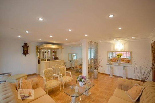 Casa à venda com 3 quartos, 252m² em Vila Moraes, São Paulo