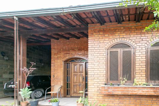 Fachada de casa à venda com 4 quartos, 155m² em Ouro Preto, Belo Horizonte