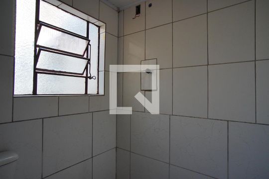 Banheiro Corredor de casa para alugar com 2 quartos, 60m² em Jardim São Pedro, Porto Alegre