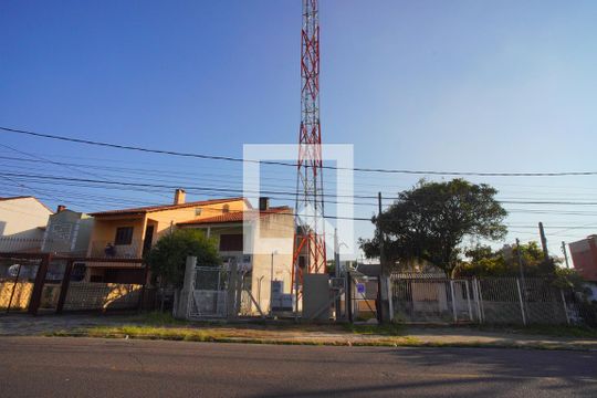 Fachada de casa para alugar com 2 quartos, 60m² em Jardim São Pedro, Porto Alegre