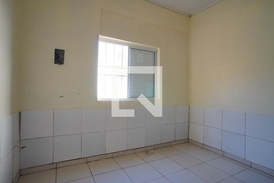 Quarto 1 de casa para alugar com 2 quartos, 60m² em Jardim São Pedro, Porto Alegre