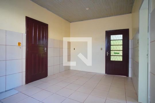Sala - Cozinha de casa para alugar com 2 quartos, 60m² em Jardim São Pedro, Porto Alegre