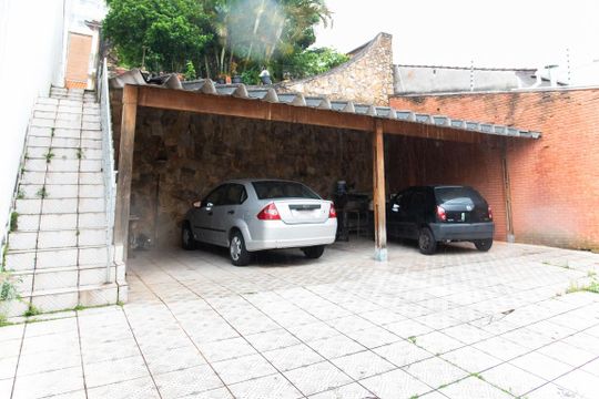 Garagem de casa para alugar com 5 quartos, 315m² em Parque Boturussu, São Paulo