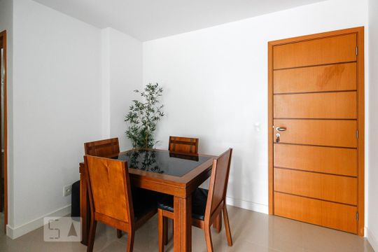 Sala de apartamento para alugar com 2 quartos, 92m² em Recreio dos Bandeirantes, Rio de Janeiro