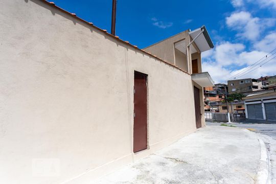 Fachada de casa para alugar com 2 quartos, 78m² em Veloso, Osasco